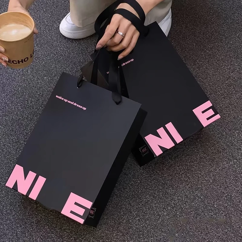 Custom-Design-Luxury-Gift-Special-Paper-Packaging-Bag-Paper-Bags-for-Clothing